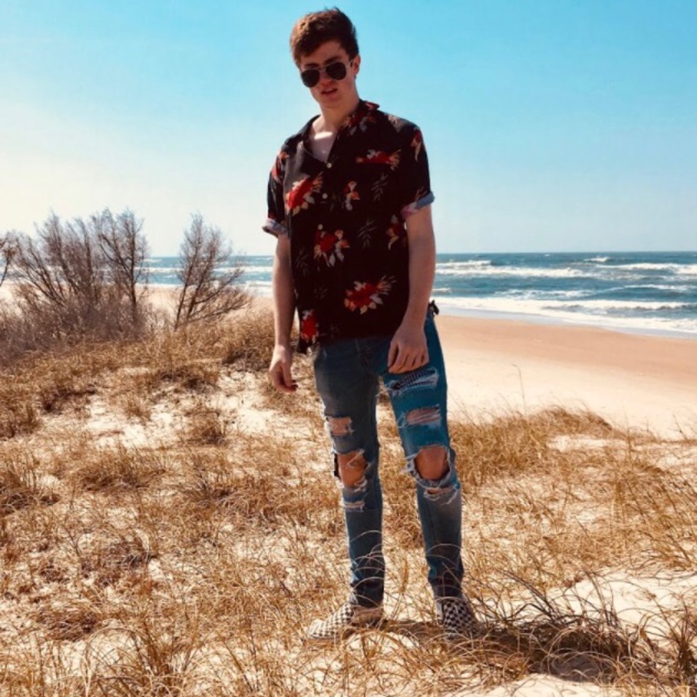 IZOD Men’s Hawaiian shirt.